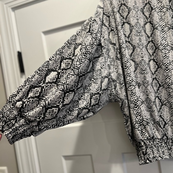 New York & Co Top - Picture 3 of 4